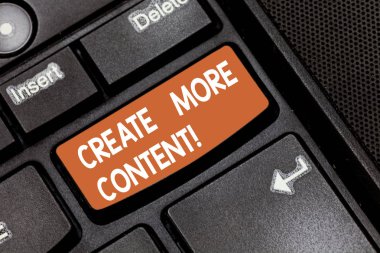 Word yazılı metin daha fazla içerik oluşturun. Net olarak tanımlanmış hedef kitleye klavye tuşuna basarak tuş takımı fikir bilgisayar ileti oluşturmak için niyet çekmek yazma kelimeler cümle için iş kavramı.