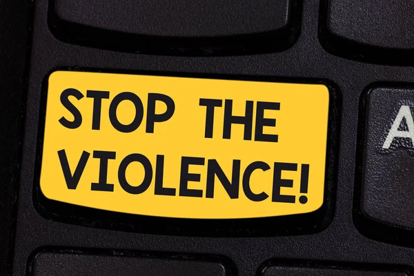 Escritura manual conceptual que muestra Stop The Violence. Programa de presentación de fotos de negocios empodera a los jóvenes con actitudes habilidades y recursos Teclado clave Intención de crear una idea de mensaje de computadora . — Foto de Stock