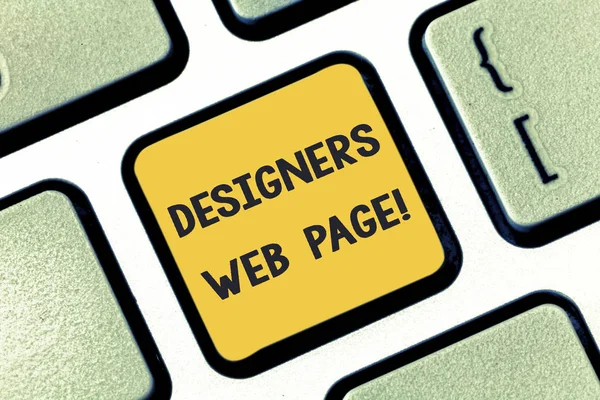 Schreibnotiz, die die Webseite der Designer zeigt. Business-Foto zeigt jemanden, der Inhalte für Webseiten Tastatur-Taste Absicht, Computer-Nachricht Drücken der Tastatur Idee erstellen bereitet. — Stockfoto