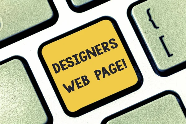 Note d'écriture montrant la page Web des concepteurs. Photo d'affaires montrant quelqu'un qui prépare du contenu pour les pages Web Clé de clavier Intention de créer un message informatique appuyant sur l'idée de clavier . — Photo