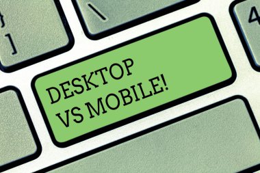 Word metin masaüstü Vs mobil yazma. Demonstratingal bilgisayar dizüstü bilgisayar ya da cep telefonu klavye tuşuna basarak tuş takımı fikir bilgisayar ileti oluşturmak için niyet karşı karşılaştırmak için iş kavramı.