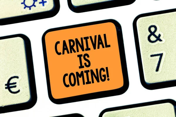 Koncepcyjne w zapasie pismo, Wyświetlono Carnival pochodzi. Biznes zdjęcie tekstu publicznych Festiwal który pokazywanie odtwarzanie muzyki i tańca klawisz na klawiaturze zamiar utworzyć komputera wiadomość pomysł. — Zdjęcie stockowe
