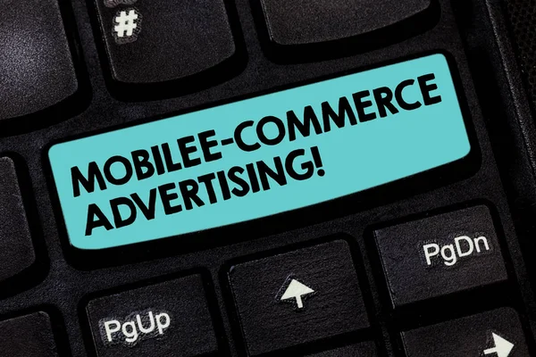 Text tecken visar mobil E Commerce reklam. Konceptuella foto användning av mobila enheter i marknadsföring varumärke tangent avsikt för att skapa dator meddelande genom att trycka på knappsatsen idé. — Stockfoto