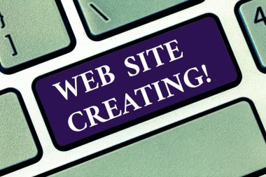 Kavramsal Web sitesi oluşturma gösterilen yazma el. İş fotoğraf metin oluşturma site düzenini içerik üretimi ve grafik tasarım klavye tuşu bilgisayar ileti fikir oluşturmak için niyet.