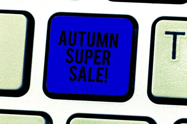 Slovo psaní textu podzim Super prodej. Obchodní koncept za to, že slevy produktů na sezónu po létě klávesová záměr vytvořit počítač zprávy stisknutí klávesy klávesnice idea. — Stock fotografie
