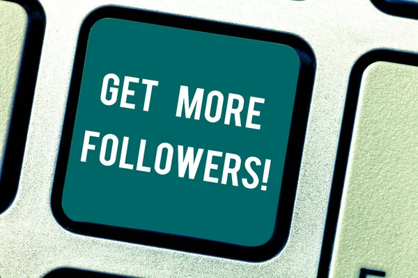 Metin almak daha takipçileri yazılı kelime. İstekli gösterilen kim ilgilenen artırmak için iş kavramı klavye tuşuna basarak tuş takımı fikir bilgisayar ileti oluşturmak için niyeti seninle meşgul.