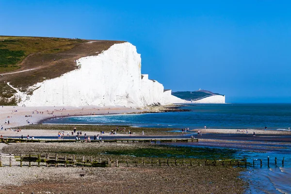 Acantilados blancos de la imagen de fondo Dover. Hermoso día soleado en los acantilados blancos de Dover en Gran Bretaña . —  Fotos de Stock
