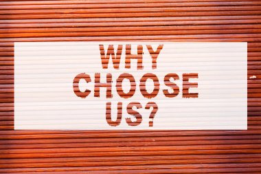 Neden seçim bize gösteren not yazma. Markamız diğerleri üzerinde bağımsız değişkenleri tuğla duvar sanatı duvarda yazılı Graffiti motivasyonel arama gibi seçtiğiniz için nedenleri vitrine iş fotoğraf.