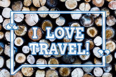 Yazılı not showingi aşk seyahat. İş fotoğraf vitrine gezilerine mi seyahat hayranı keşfetmek yeni yerler ahşap arka plan vintage ahşap vahşi mesaj fikirler niyetli düşünceler olmak.