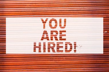 Çoğu işe gösterilen not yazma. İş fotoğraf vitrine işe doğru aday tuğla duvar sanat Graffiti motivasyon gibi duvarda yazılı ara bir iş için seçilmiş olan.