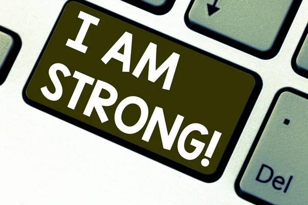 Szöveg jel mutatja, én erős vagyok. Fogalmi fénykép van nagy erőt, hogy egészséges, erős eléréséhez minden billentyű szándékát, hogy hozzon létre a számítógép üzenetet, nyomja meg a billentyűzet ötlet. — Stock Fotó