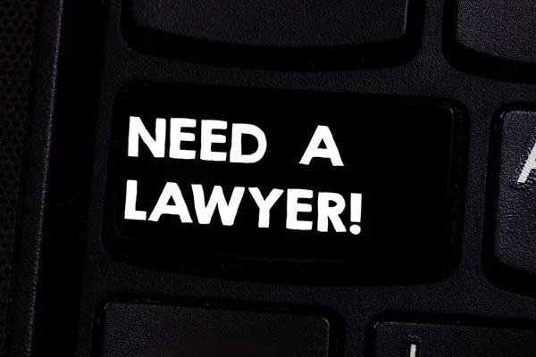 Conceptuele hand schrijven waarin een advocaat nodig. Zakelijke foto tekst aanbieden van juridisch advies advocaat advies toetsenbord toets willen maken van computer bericht idee. — Stockfoto
