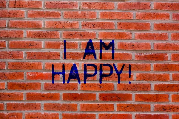 Sinal de texto mostrando que estou feliz. Foto conceitual Para ter uma vida cumprida cheia de amor boa felicidade no trabalho Brick Wall arte como Graffiti chamada motivacional escrito na parede . — Fotografia de Stock