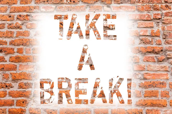 Signo de texto que muestra Take A Break. Foto conceptual Descanso Deje de hacer algo tiempo de recreación salir del trabajo Ladrillo Arte de la pared como Graffiti llamada motivacional escrita en la pared . —  Fotos de Stock