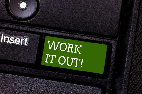 Tekst pisma Work It Out. Pojęcia, co oznacza coś szczegółowe planowanie burzy mózgów Biznes Praca zespołowa klawiatura klucz zamiar utworzyć wiadomość komputer naciskając klawisz klawiatury, pomysł. — Zdjęcie stockowe