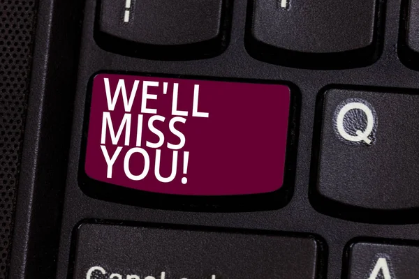 Wir werden dich vermissen. Business-Konzept für gehen traurig fühlen, weil Sie verlassen liebevolle Nachricht Tastatur-Taste Absicht, Computer-Nachricht drücken Tastatur-Idee zu erstellen. — Stockfoto