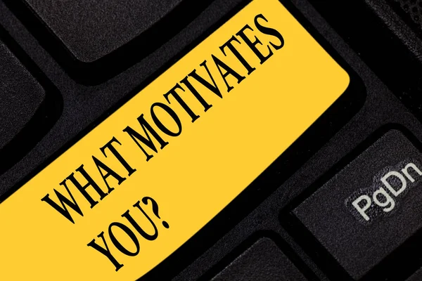 Ne motive eder size gösterilen metin işareti. Kavramsal fotoğraf sağlamak birisi klavye bir şey yapmak için bir neden ile anahtar tuş takımı fikir tuşuna basarak bilgisayar ileti oluşturmak için niyet.