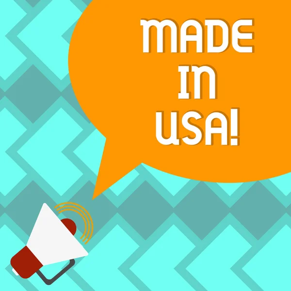 Sinal de texto mostrando Made In Usa. Foto conceitual Marca americana Estados Unidos Fabricado Produto local Megafone com ícone de volume de som e cor em branco Speech Bubble foto . — Fotografia de Stock