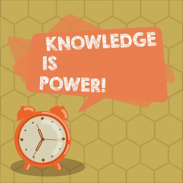 Conceptuele hand schrijven weergegeven: kennis Is macht. Zakelijke foto tekst weten is krachtiger dan fysieke kracht rechthoekige toespraak Bubble Overlay en Analog Alarm Clock. — Stockfoto