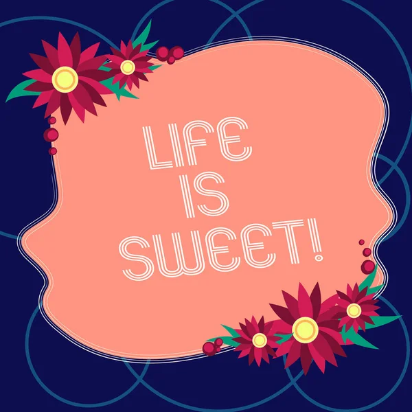 Ordet skriver text liv är Sweet. Affärsidé för lycka att se den bra sidan av händelser Motivation inspirerar Tom ojämn färg form med blommor gränsen för kort inbjudan annonser. — Stockfoto