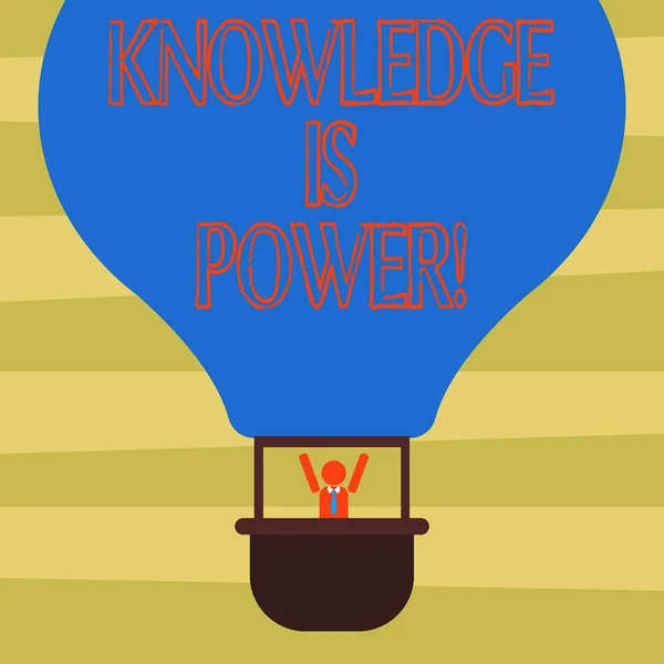Κείμενο πινακίδα που δείχνει την γνώση είναι δύναμη. Γνωρίζοντας εννοιολογική φωτογραφία είναι πιο ισχυρή από τη σωματική δύναμη Hu ανάλυση Dummy όπλων αύξηση μέσα σε γόνδολα ιππασία κενό χρώμα μπαλόνι αέρα. — Φωτογραφία Αρχείου
