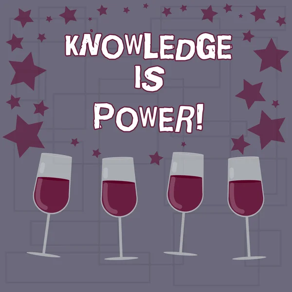 Text tecken visar kunskap är makt. Konceptuella foto veta är mer kraftfull än fysisk styrka fylld vin cocktailglas med spridda stjärnor som konfetti glas. — Stockfoto