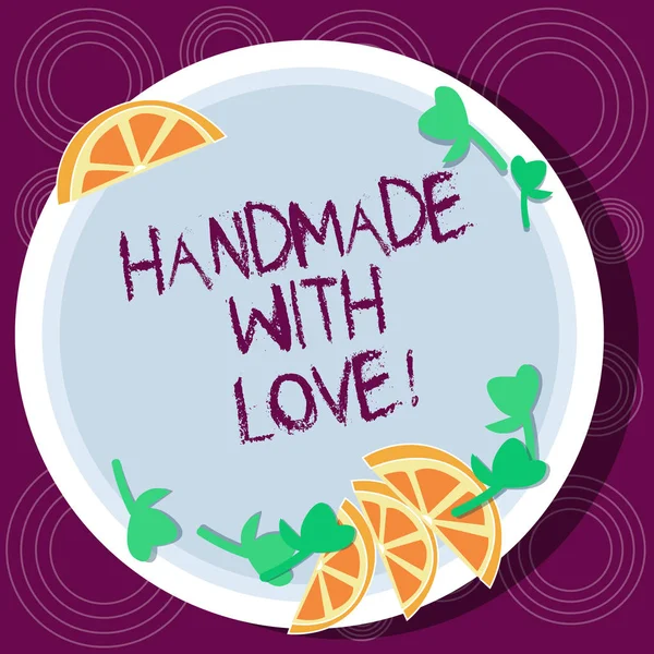 Word metin ile el yapımı aşk yazma. İş kavramı makine büyük kalite kesik, dilimlenmiş limon kama ve bitki yaprakları boş yuvarlak renkli plaka üzerinde tarafından değil elle yapılan için.