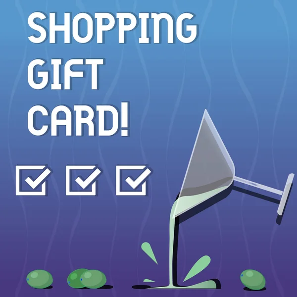 Nota di scrittura che mostra Shopping Gift Card. Foto d'affari in mostra un pezzo di carta che si acquista presso il negozio e dare a qualcuno Cocktail bicchiere di vino Versando con spruzzi d'uva e ombra . — Foto Stock