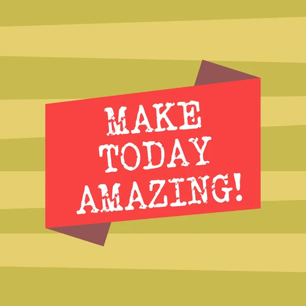 Текстовый знак "Make Today Amazing". Концептуальная фотография поощрение кто-то, чтобы увидеть яркие положительные стороны дня пустой цвет сложенный баннер Стрип Плоский стиль фото для объявления плакат . — стоковое фото