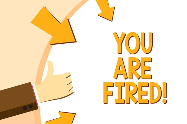Escrevendo uma nota mostrando que você está demitido. Foto de negócios mostrando Sair do trabalho e ficar sem emprego não terminar a carreira . — Fotografia de Stock
