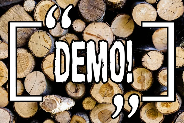 Texto de escritura de palabras Demo. Concepto de negocio para demostración de productos por empresas de software se muestran anualmente Fondo de madera vintage madera salvaje mensaje ideas intenciones pensamientos . —  Fotos de Stock