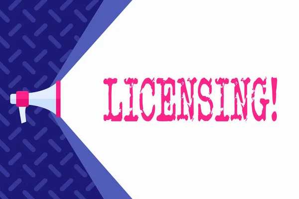 Aplikace Word psaní textu licence. Obchodní koncept pro udělení licence zákonem povolené využívání něco povolit činnost. — Stock fotografie