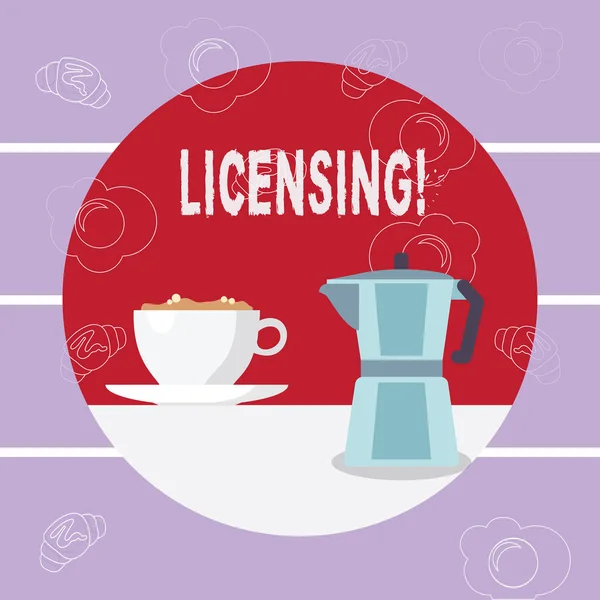 Uwaga: pisanie Wyświetlono Licencjonowanie. Biznesowe zdjęcie prezentujący udzielenie licencji prawnie pozwalają na korzystanie ze coś umożliwić aktywność. — Zdjęcie stockowe