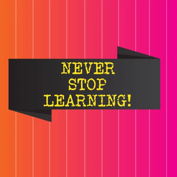 Escritura manual conceptual que muestra Never Stop Learning. Exhibición de fotos de negocios Sigue educándote Mejora tus Habilidades . —  Fotos de Stock