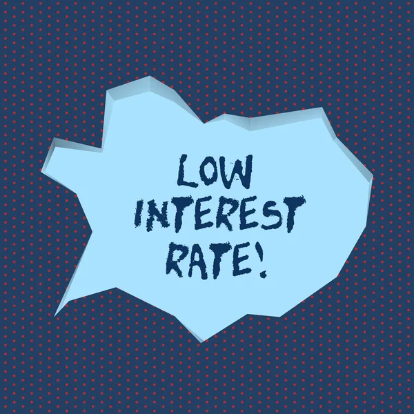 Escrita à mão escrita de texto Baixa taxa de juros. Conceito que significa porcentagem que o banco adicionar todos os anos em empréstimo Investimento . — Fotografia de Stock