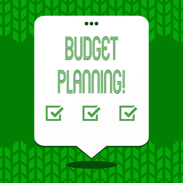 Bütçe Planlama gösterilen not yazma. Finansal planlama gelir ve giderleri değerlendirilmesi vitrine iş fotoğraf. — Stok fotoğraf