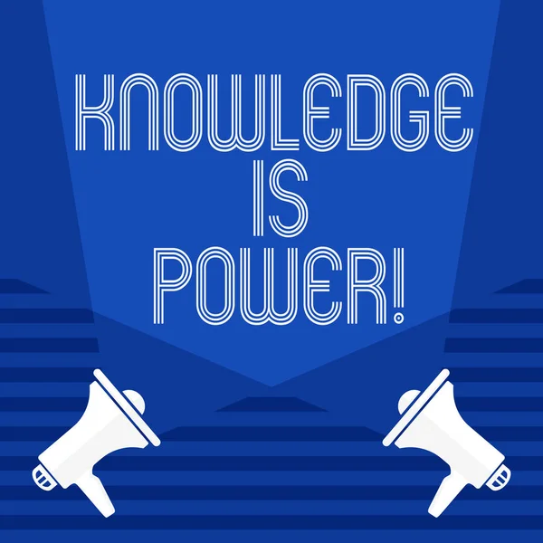 Κείμενο πινακίδα που δείχνει την γνώση είναι δύναμη. Εννοιολογική φωτογραφία εκμάθησης θα σας δώσει πλεονέκτημα έναντι άλλων. — Φωτογραφία Αρχείου