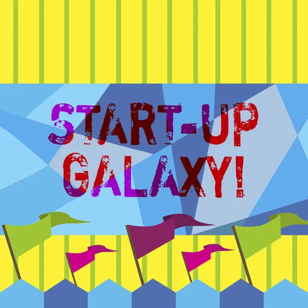 Word tekst intoetsen Start Up Galaxy. Bedrijfsconcept voor onlangs naar voren gekomen bedrijf gemaakt door nieuwe ondernemers. — Stockfoto