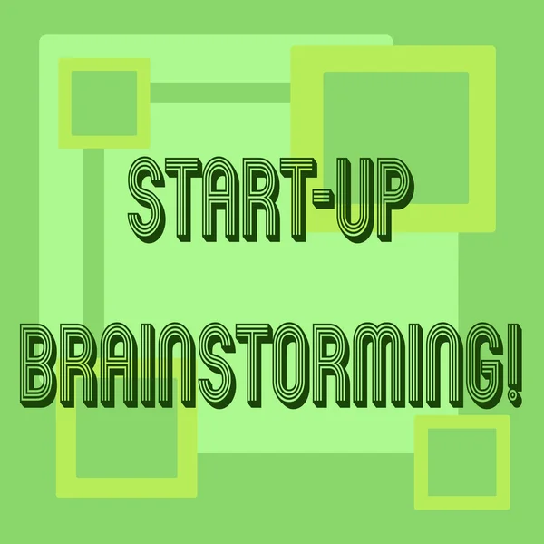 Handgeschreven tekst Start Up brainstormen. Concept wat betekent teamwork voor het maken van strategieën om een nieuw bedrijf. — Stockfoto