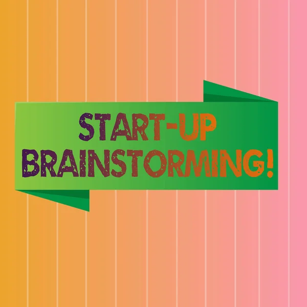 Conceptuele hand schrijven Start Up brainstormen tonen. Zakelijke foto tekst werk van het Team voor het maken van strategieën om een nieuw bedrijf. — Stockfoto