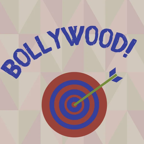 Catatan menulis yang menunjukkan Bollywood. Foto bisnis yang menampilkan sinema India merupakan sumber hiburan di kalangan generasi baru . — Stok Foto