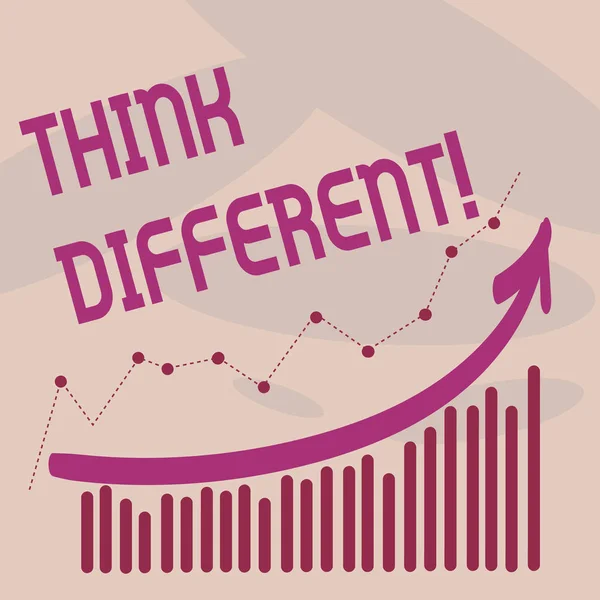 Sinal de texto mostrando pensar diferente. Foto conceitual Repensar a mudança na visão Adquirir novas ideias Inovar . — Fotografia de Stock