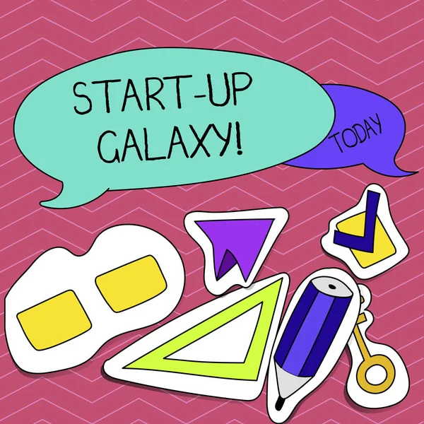 Schrijven van notitie weergegeven: Start Up Galaxy. Zakelijke foto presentatie van onlangs naar voren gekomen bedrijf gemaakt door nieuwe ondernemers. — Stockfoto