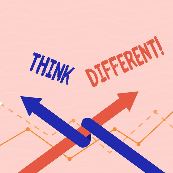 Signo de texto que muestra Think Different. Foto conceptual Repensar el cambio en la visión Adquirir nuevas ideas Innovar . —  Fotos de Stock