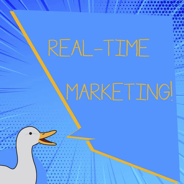 Texto para escrita de palavras Marketing em Tempo Real. Conceito de negócio para a criação de uma estratégia focada nas tendências atuais relevantes . — Fotografia de Stock