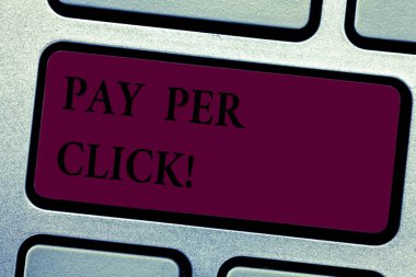 Yazılı not showingpay tıklama başına. Internet reklam modeli arama motoru pazarlama stratejisi klavye tuşuna basarak tuş takımı fikir bilgisayar ileti oluşturmak için niyet vitrine iş fotoğraf.