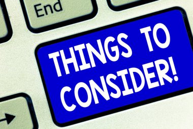 Şeyler düşünün gösterilen not yazma. İş fotoğraf vitrine düşünmek bir şey hakkında dikkatli seçimi klavye yapmak için anahtar tuş takımı fikir tuşuna basarak bilgisayar ileti oluşturmak için niyet.