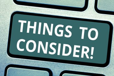 Şeyler düşünün gösterilen metin işareti. Dikkatli bir şekilde seçim klavye yapmak için bir şey hakkında kavramsal fotoğraf düşünüyorum anahtar tuş takımı fikir tuşuna basarak bilgisayar ileti oluşturmak için niyet.