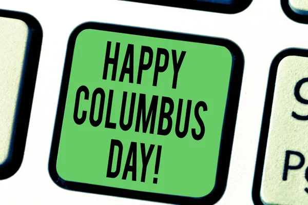 Λέξη κείμενο γράφοντας Happy Columbus Day. Επιχειρηματική ιδέα για διακοπές τιμά προσγείωση του Κρίστοφερ στην Αμερική πληκτρολόγιο κλειδί πρόθεση να δημιουργήσετε υπολογιστή μήνυμα πιέζοντας το αριθμητικό πληκτρολόγιο ιδέα. — Φωτογραφία Αρχείου