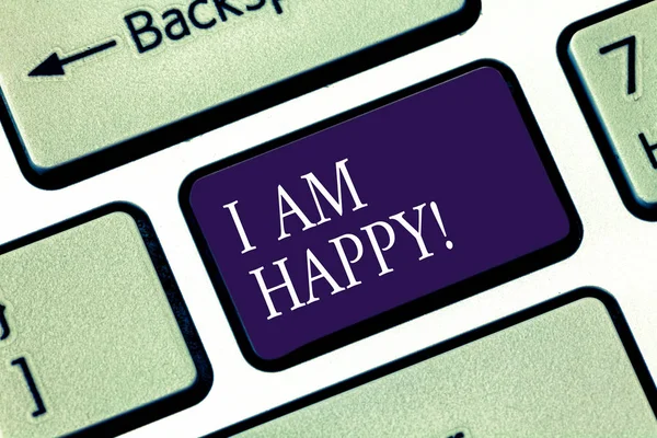 Skriva anteckning visar jag Am Happy. Företag foto skylta för att ha ett liv fullt av kärlek bra jobb lycka tangent avsikt att skapa dator meddelande genom att trycka på knappsatsen idé. — Stockfoto